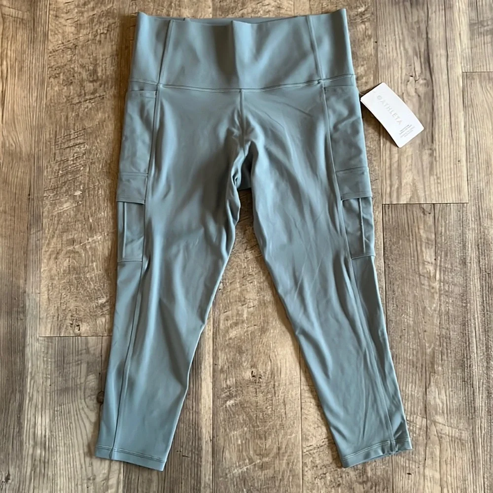 NWT Athleta Salutation Cargo 7/8 Tight.